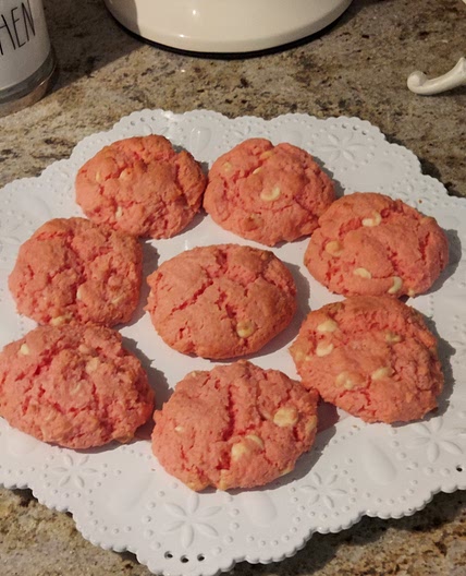 Strawberry Cheesecake Cookies
