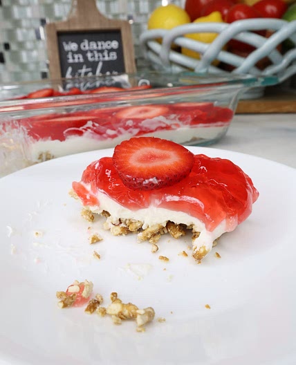 Skinny Strawberry Pretzel Dessert