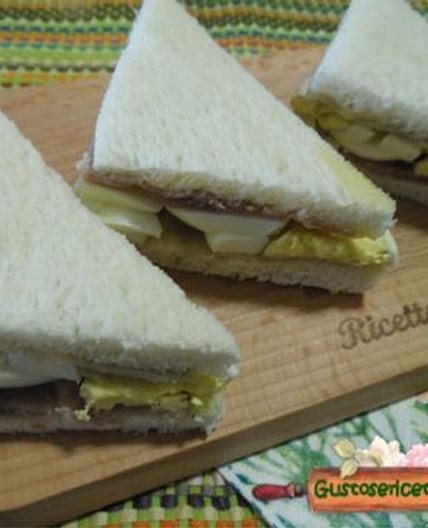 Tramezzini uova sode tonno affumicato - Gustose ricette di cucina
