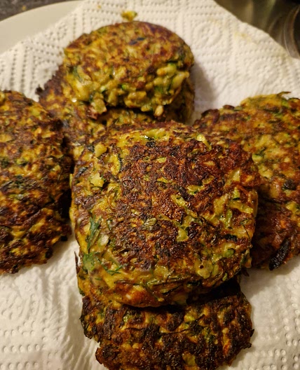 Türkische zucchinipuffer