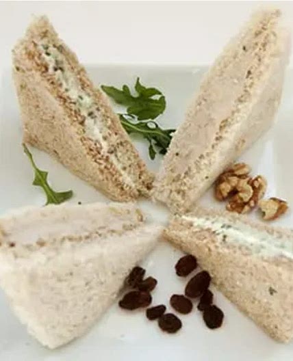 Pasta para sándwiches de rúcula, roquefort y nuez
