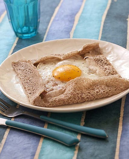 GALETTE DE SARRASIN COMPLÈTE JAMBON OEUF FROMAGE