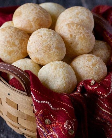 Pão de queijo {Brazilian Cheese Bread}