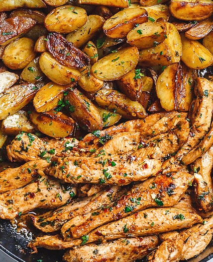 Garlic Butter Chicken and Potatoes Skillet
