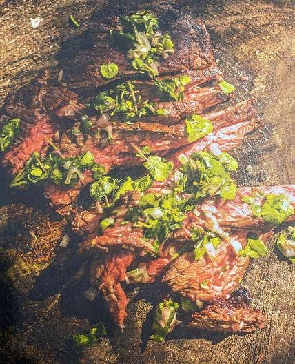 Bavette Cuite Dans la Braise Et Chimichurri de Cresson Sauvage