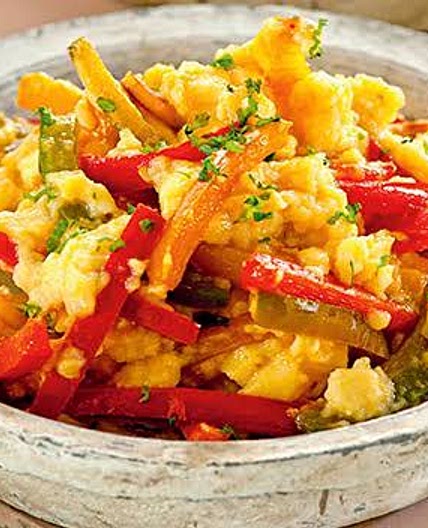 Huevo revuelto con pimientos