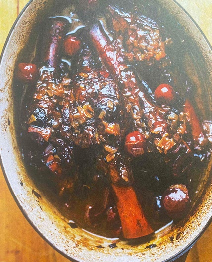 Jarrets d’agneau aux prunes dans le sirop