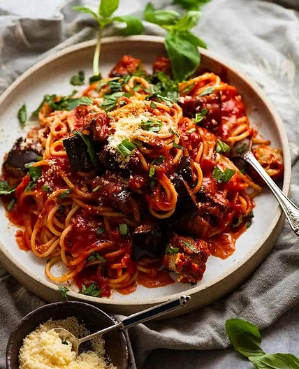 Pasta a la Norma met aubergine uit de oven