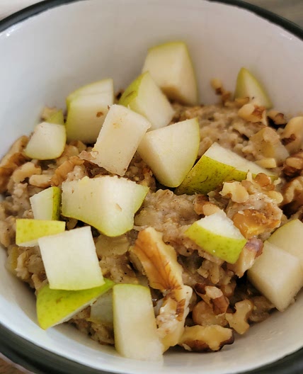 Cardamom Pear Oatmeal