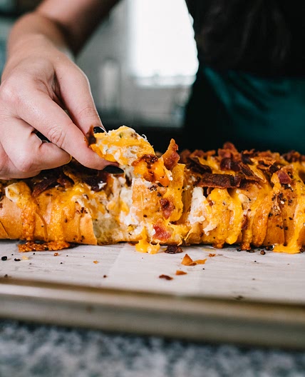 CHEESY CHEDDAR & BACON PULL APART BREAD RECIPE