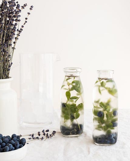 Eau d’énergie à la lavande, aux bleuets et à l’origan