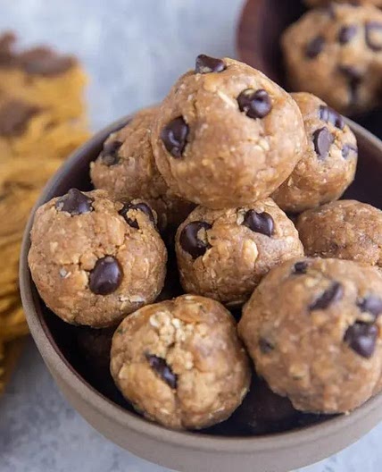 Peanut Butter Oatmeal Protein Balls