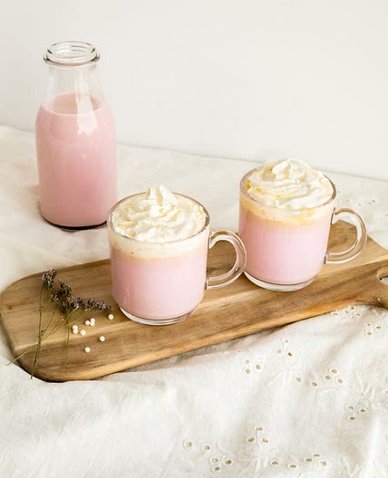 Philtre de cupidon (chocolat chaud blanc aux framboises)