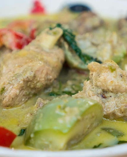 Thai green curry (kaeng khiaw-waan gai) 