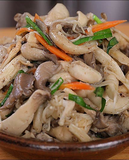 Stir-fried Oyster Mushrooms (Neutari-beoseot-bokkeum)