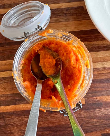 Tomato sauce with onion and butter