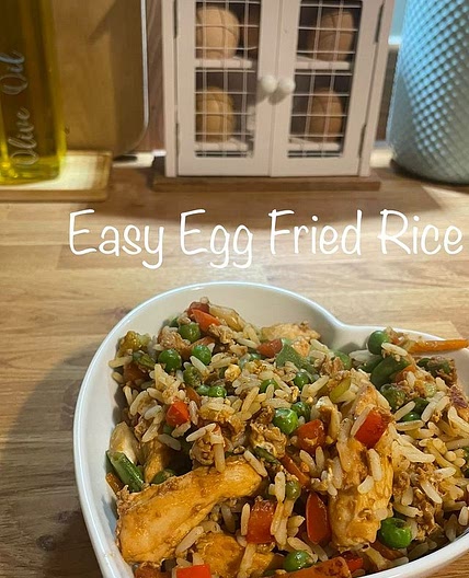 Leftover veg? Chuck them in this easy peasy Egg Fried Rice! It’s quick, it uses up leftovers and is pretty cheap to make! 1. Prepare your veg and protein (I thinly sliced chicken!) 2. Fry your protein until sealed. Add in your veg (leave any spring onion o