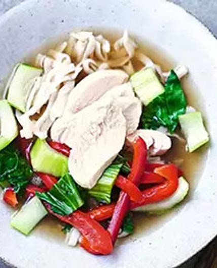 Poached chicken, pak choi & noodles