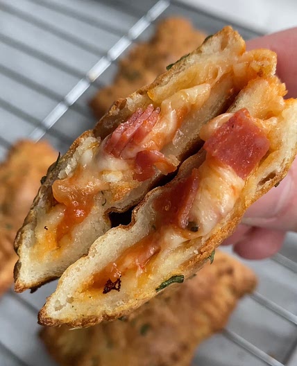 Super Easy Low Calorie Pizza Pockets (LINK)