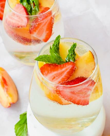 Sparkling Peach White Wine Sangria