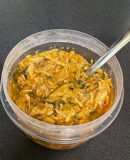 Spinach, mushrooms, and chicken with veggie pasta