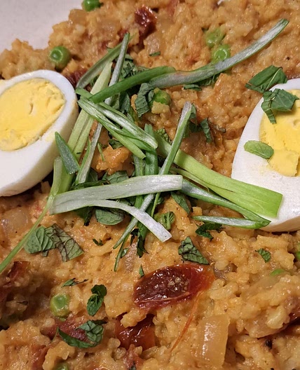 Dami-yeh Gojeh Nokhod Farangi (Tomato-Egg Rice)