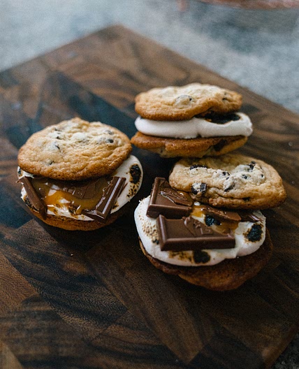 CARAMEL S'MORES COOKIES