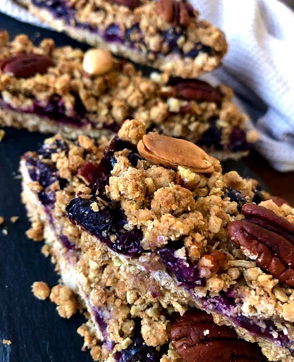 Blueberry & oats breakfast bars