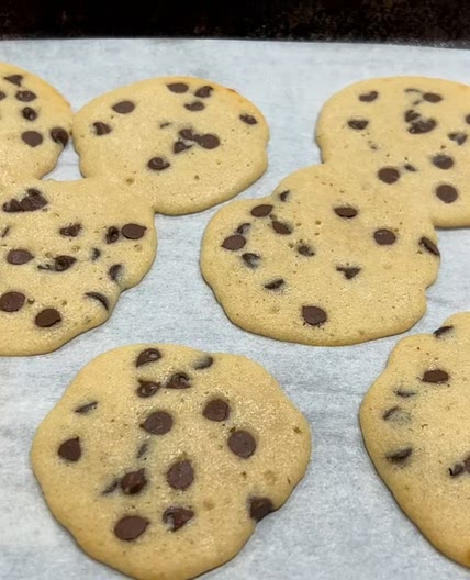 CHEWY CHOCOLATE CHIP COOKIES