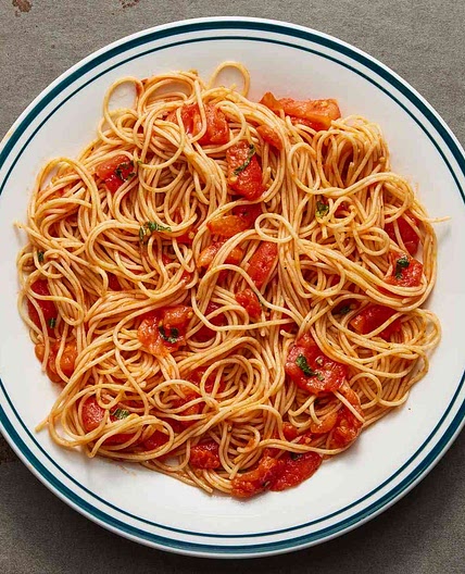 Tomato and Garlic Spaghetti 