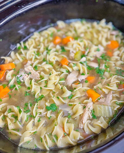 Easy crockpot chicken noodle soup 
