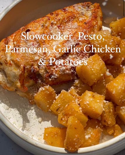 Slowcooker Pesto, Parmesan, Garlic Chicken & Potatões