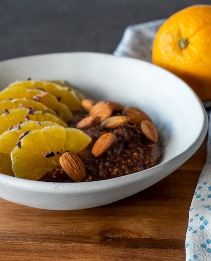 Schoko-Hirse-Porridge mit Orange