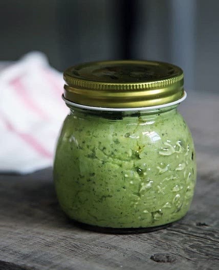 Cilantro macadamia nuts pesto 