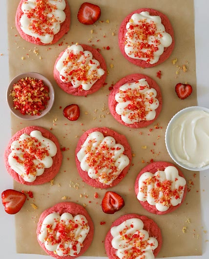 Strawberry Crunch Shortcake Cookies