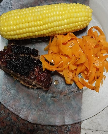 Pan de carne con ensalada marroquí