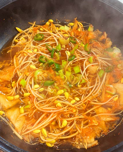 Korean style! Bean sprout hangover soup
