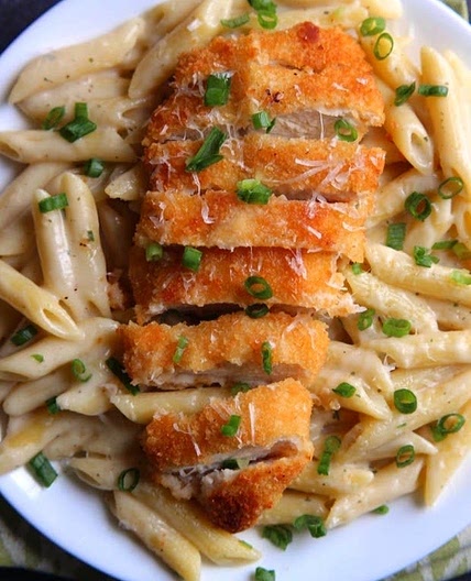 30-Minute Garlic Parmesan Pasta with Crispy Chicken