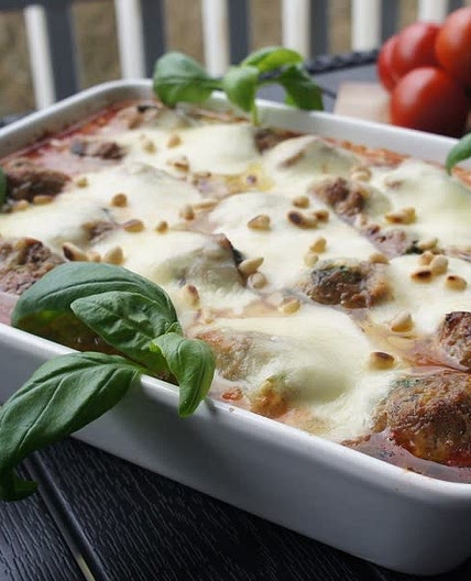 Meatballs with mozzarella