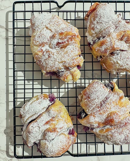 Vanilla pudding croissants