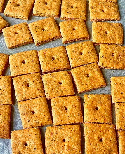 Crunchy Cheese Crackers (gluten-free) 