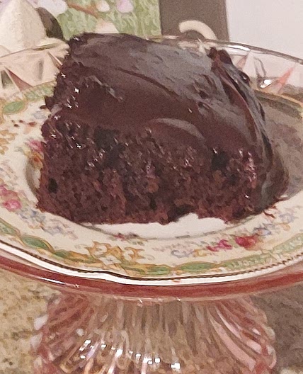 8 x 8 chocolate cake with chocolate icing