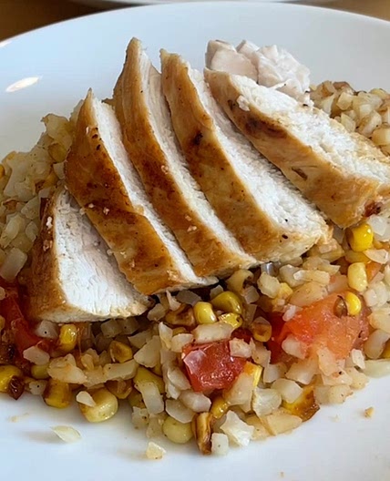 Spicy Cauliflower Rice w/ Chicken