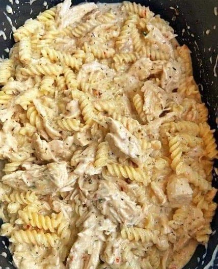 Crockpot Garlic Parmesan Chicken Pasta