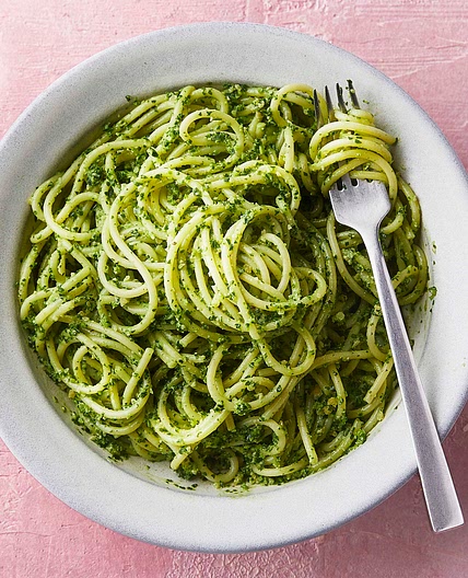 Kale and peanut pesto spaghetti