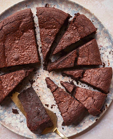 5-ingredient chocolate cake