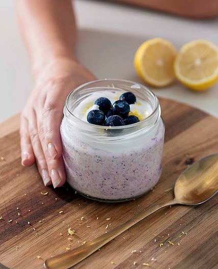 BLUEBERRY, LEMON & POPPY SEED OVERNIGHT OATS