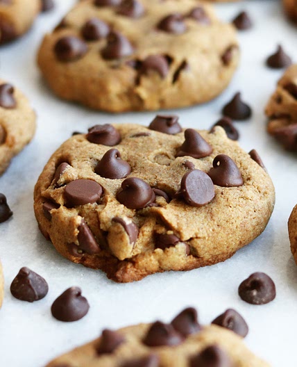 Vegan pumpkin chocolate chip cookies