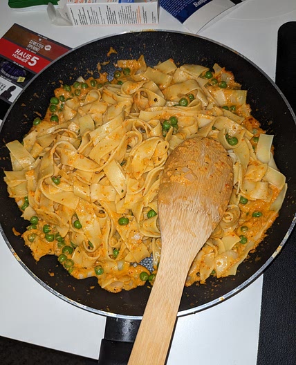 Bandnudeln in Ajvar-Sauce