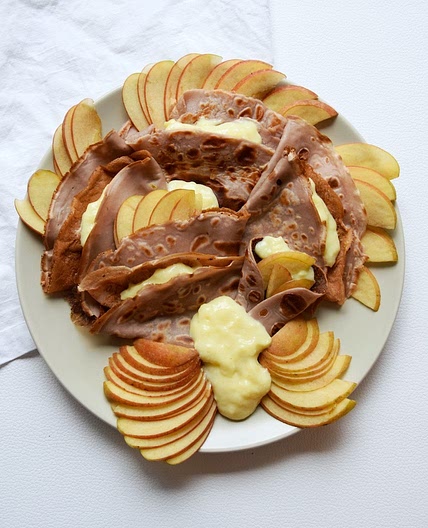 Crêpes mit Puddingfüllung und Lattella